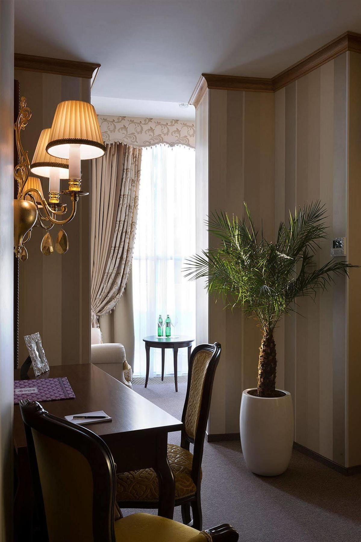 Iris Art Hotel Jarkov Exterior foto
